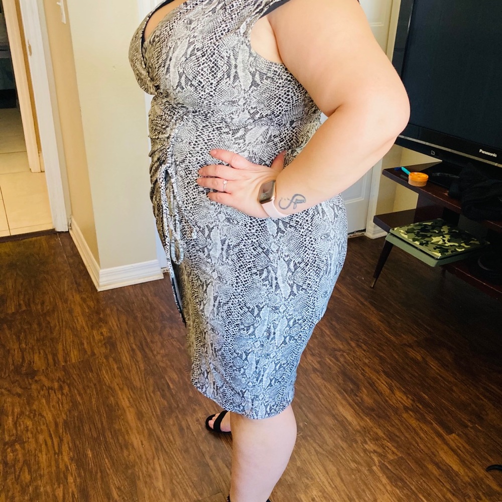 Dress - Picture 4 of 8